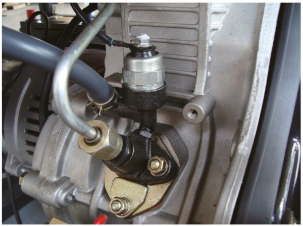 Дизельный генератор Hyundai DHY 6000LE-3  фото