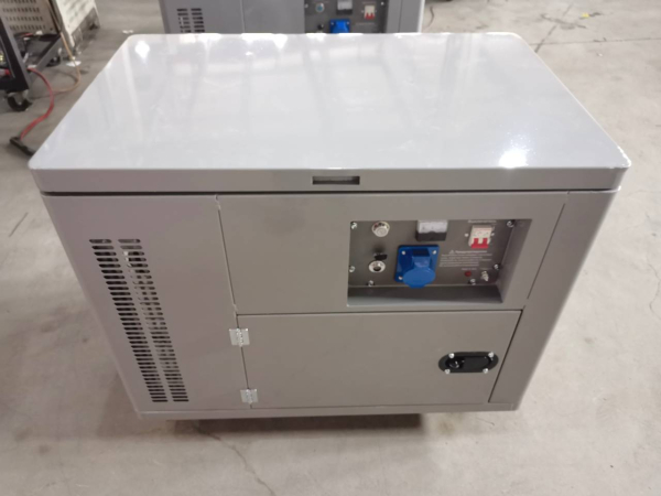 Дизельный генератор Амперос LDG10000E стартер в кожухе с АВР  армейский фото